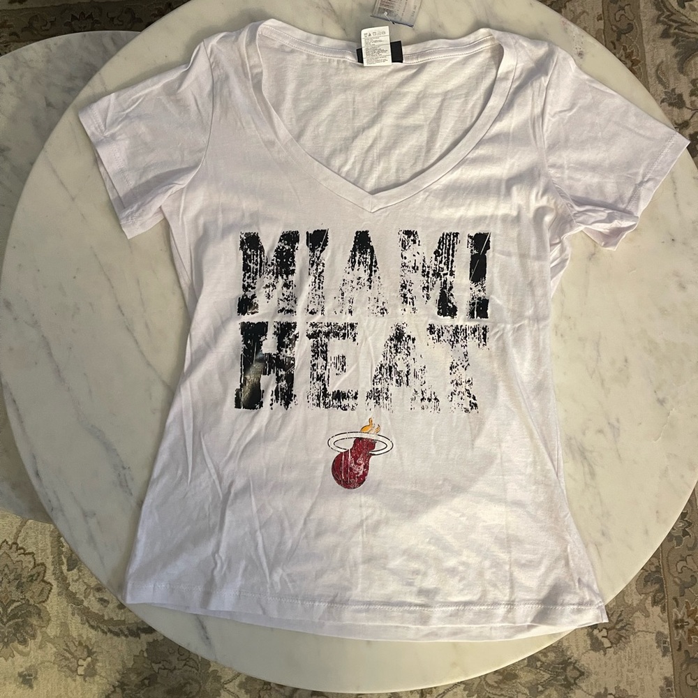 5th And Ocean Miami Heat Tee Size Large Womens